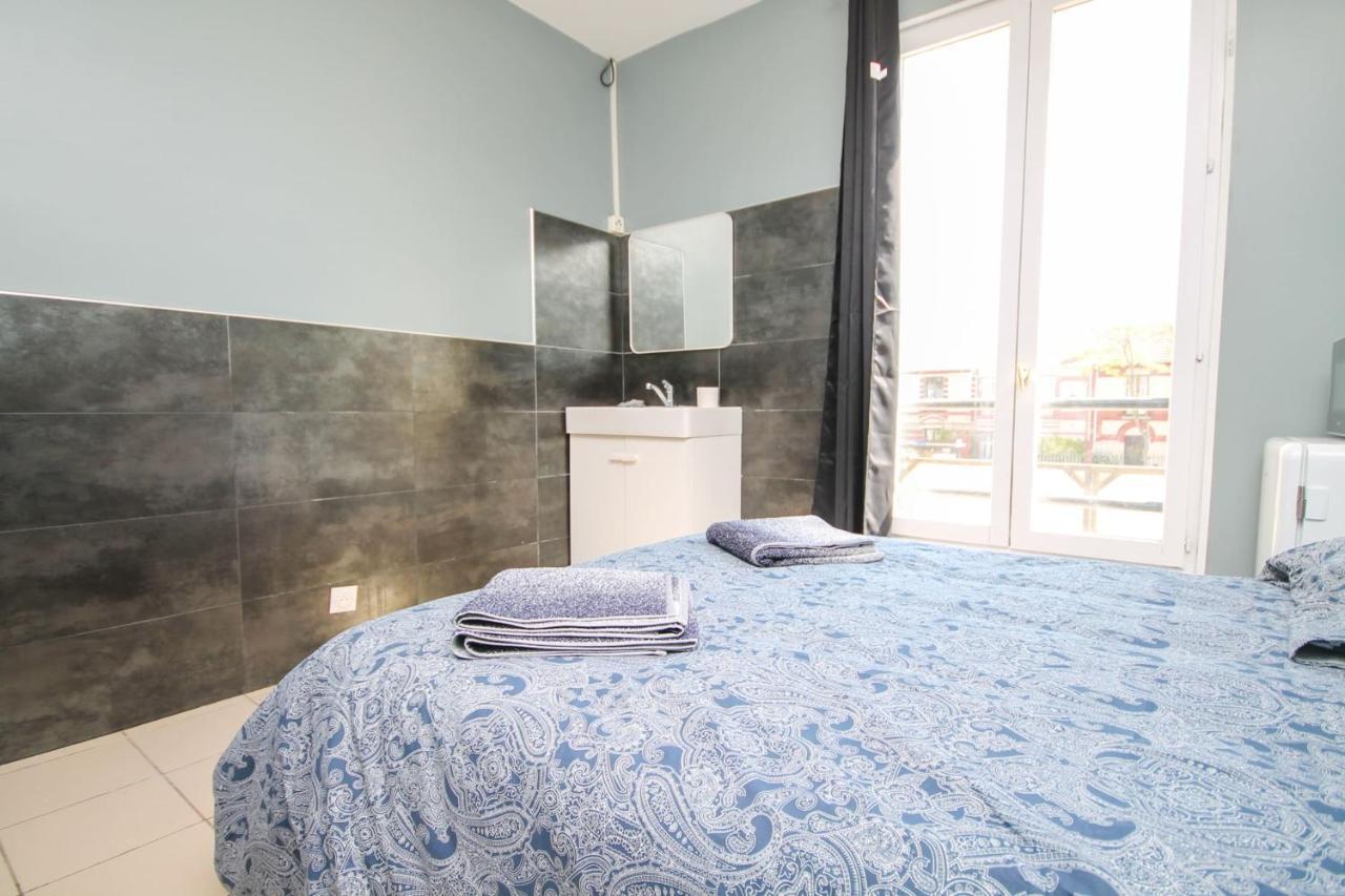 08 - Chambre Proche Paris Et Transports Avec Tv Wifi 圣但尼 外观 照片